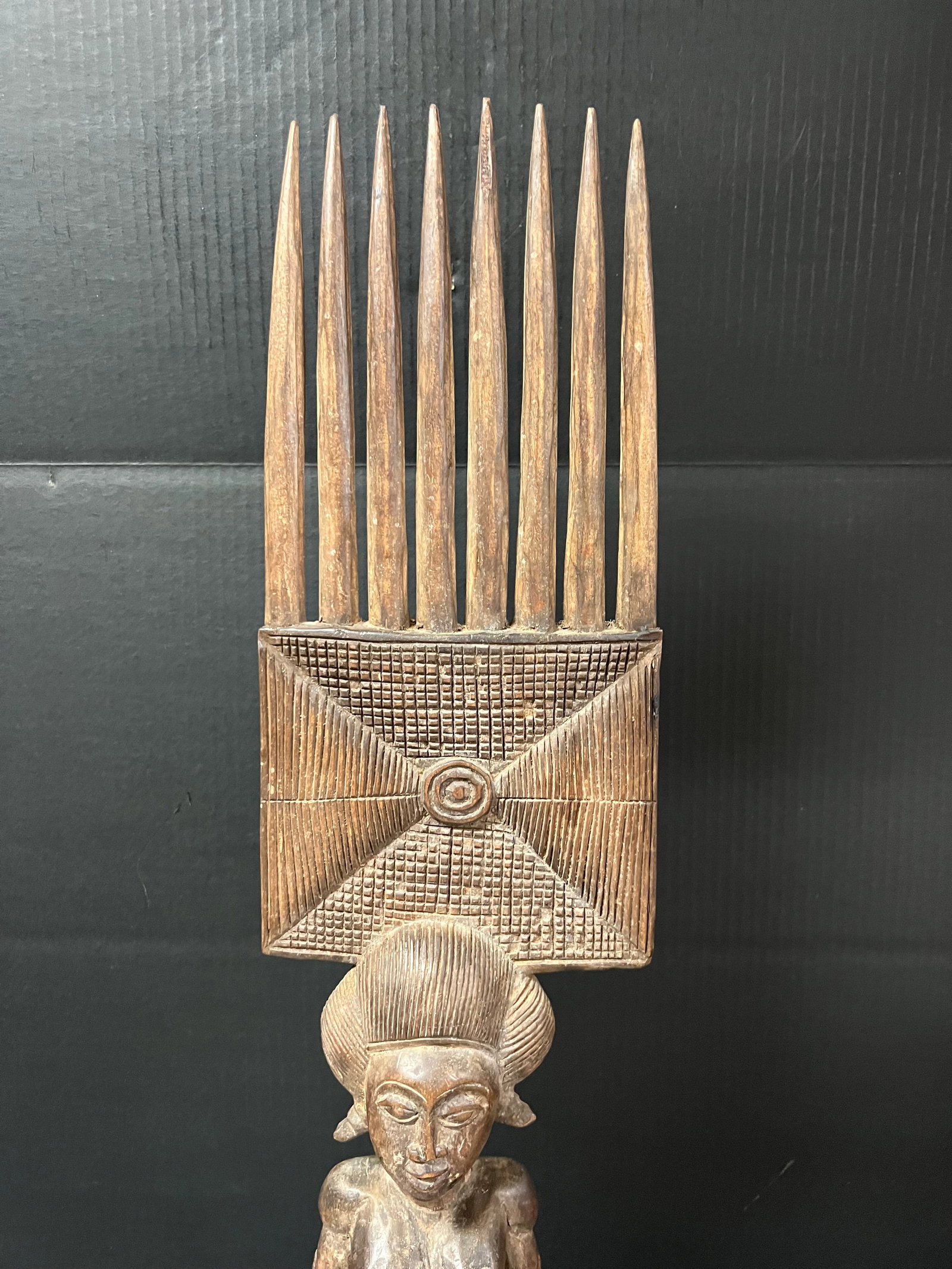 Baule Comb Statue - 2