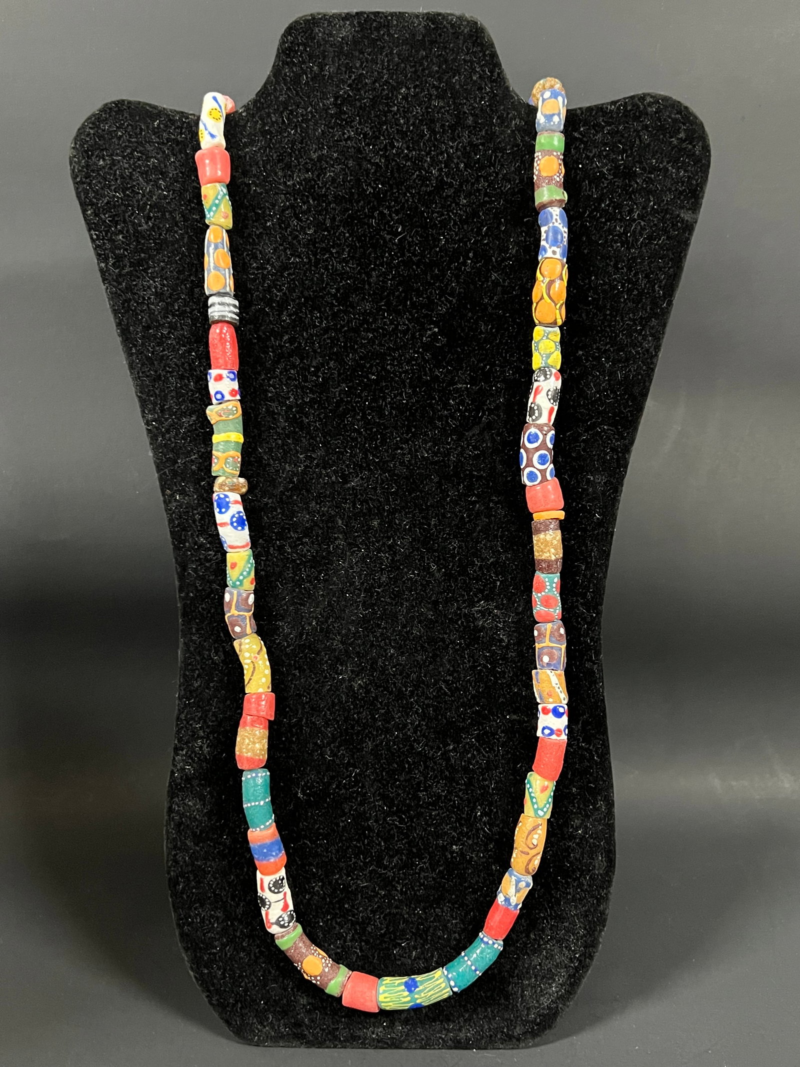Ghana Glass Beads: African Tribal Art Ghana Glass Beads. The dimension is 39 rounds. Please be aware that some of the items are vintage, secondhand, old ages, antiques and may have a defects or sign of ages, However we