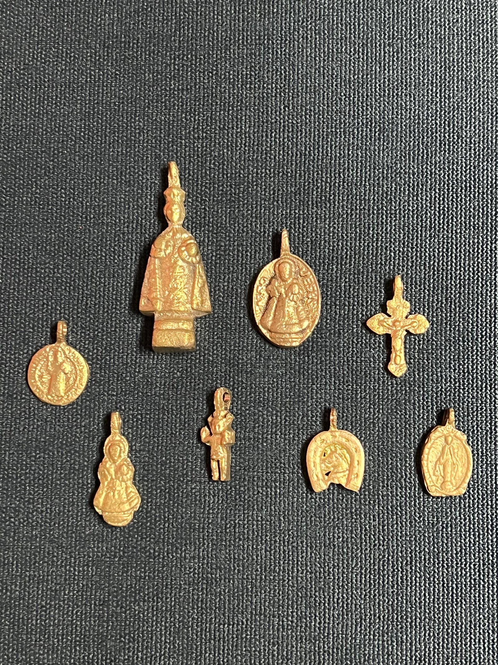 Set of 8 Cast Brass Metal Medal/Amulet: Religious Art Set of 8 Cast Brass Metal Medal/Amulet. The dimension is estimated from 1 inch high x 2 inches high. Please be aware that some of the items are vintage, secondhand, old ages, antiques an