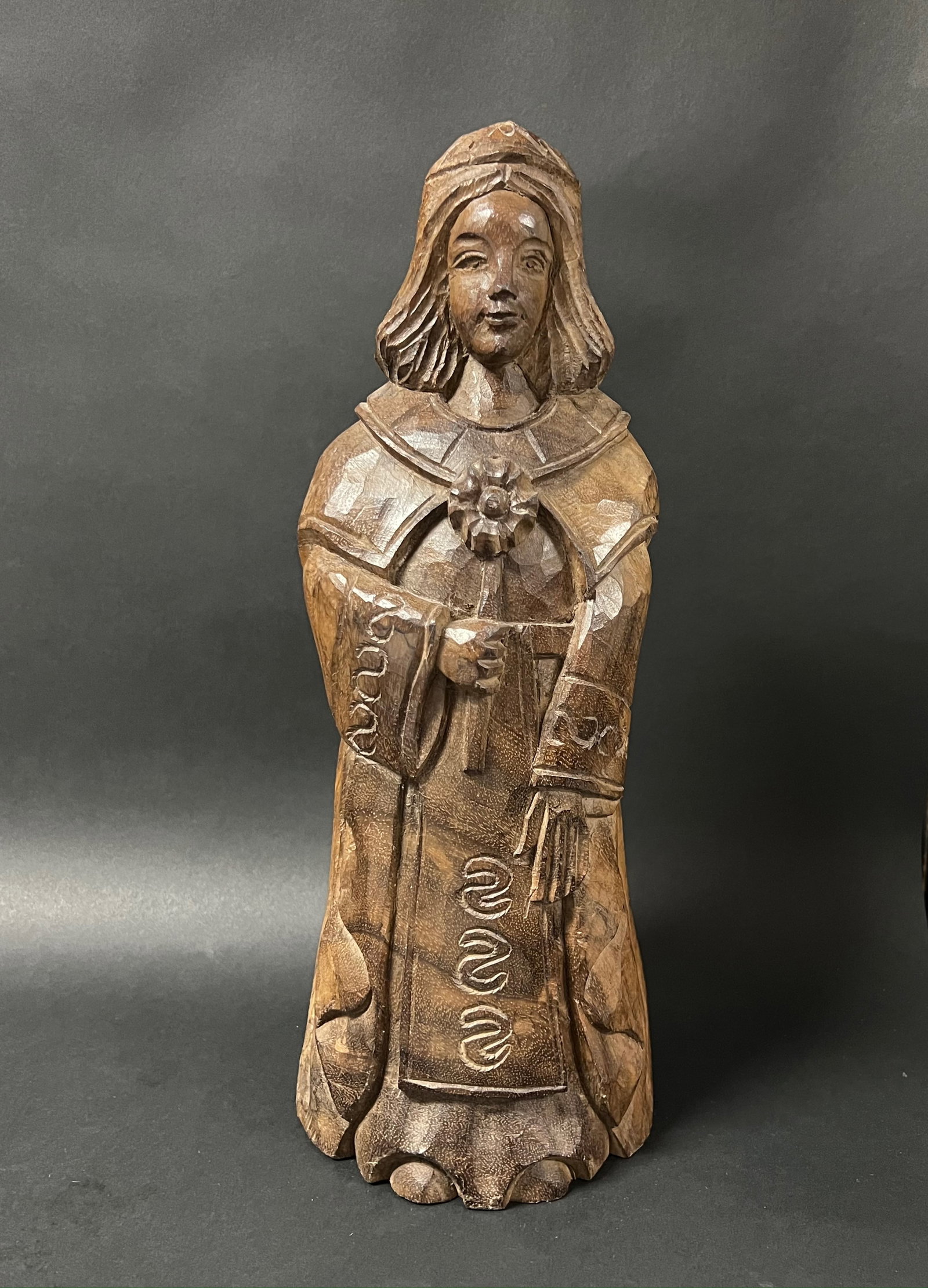 Carved Wood Saint Therese Statue: Religious Art Carved Wood Saint Therese Statue. The dimension is 15.5 inches high x 5.5 inches depth x 5.25 inches wide. Please be aware that some of the items are vintage, secondhand, old ages, antiq