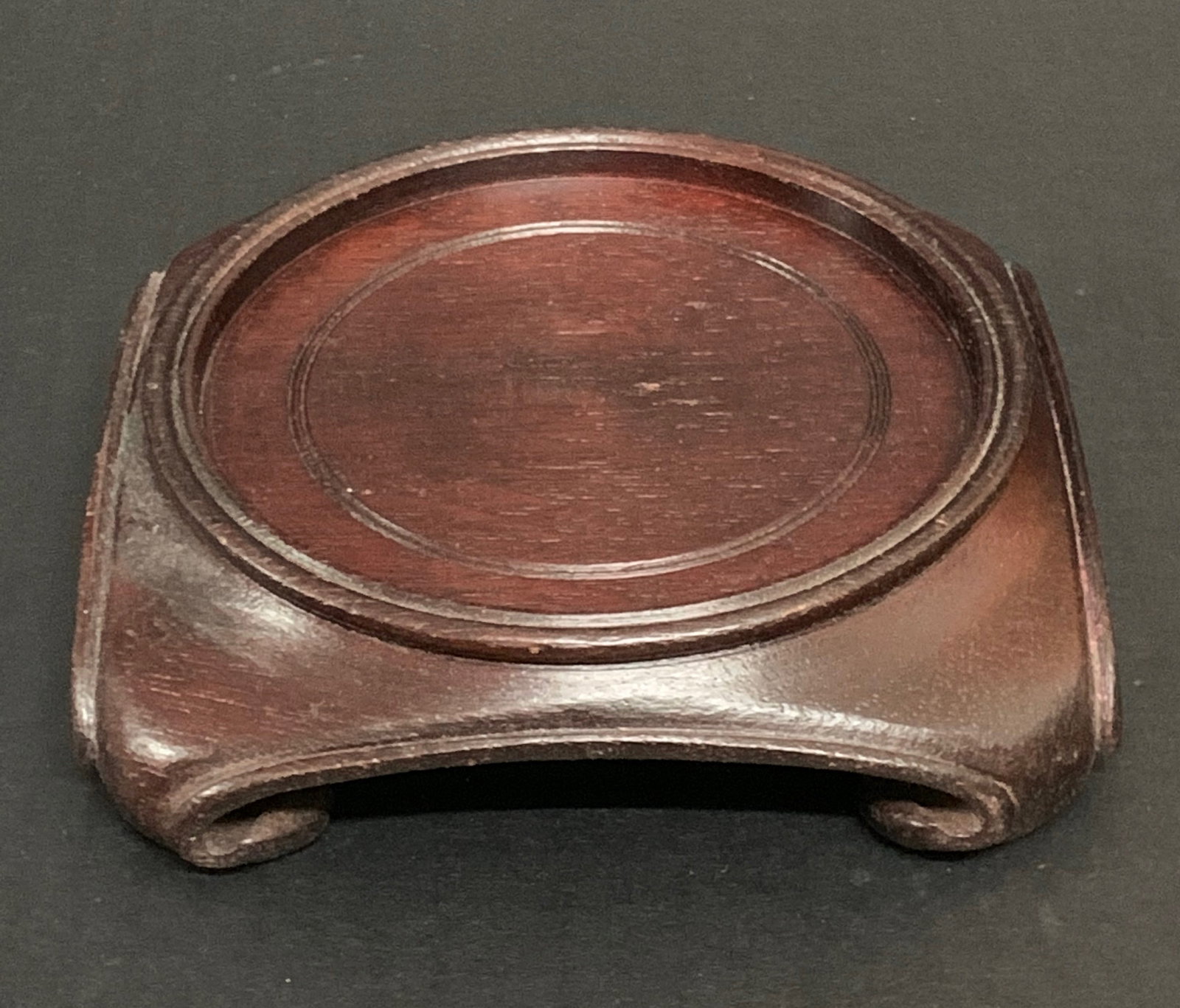 Vintage Carved Wooden Round Display Stand: Vintage Chinese Art Carved Wooden Round Display Stand. The dimension is 1.5 inches high x 5.5 inches wide. Please be aware that some of the items are vintage, secondhand, old ages, antiques and may ha