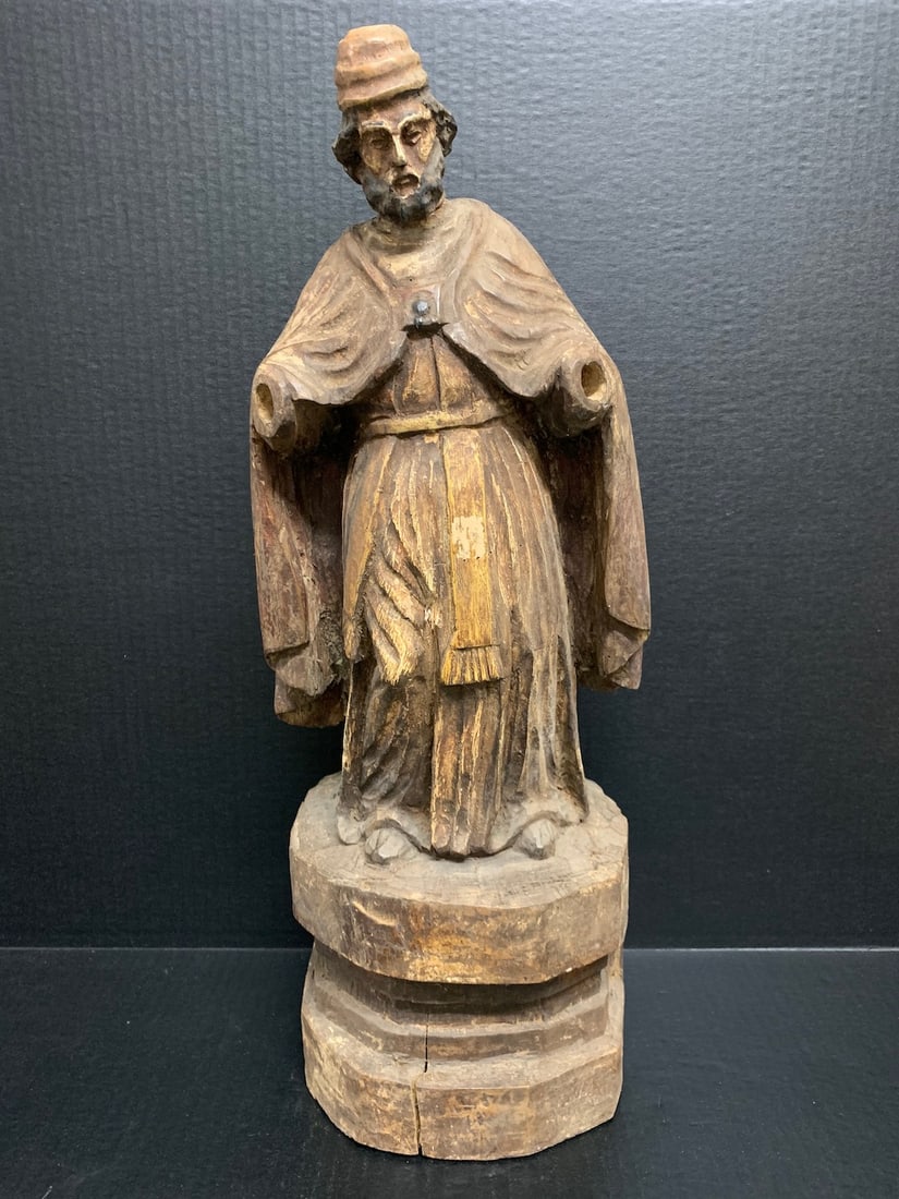 Carved Wood Saint Augustine Sculpture: Religious Art Carved Wood Saint Augustine Sculpture. The dimension is 20.75 inches high x 8 inches wide. Please be aware that some of the items are vintage, secondhand, old ages, antiques and may have