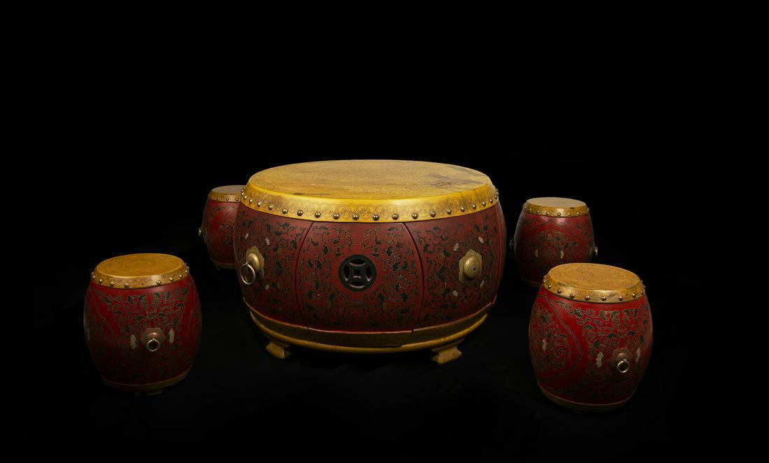 A SET OF CARVED LACQUER DRUM TABLE AND CHAIRS: Late Qing Dynasty