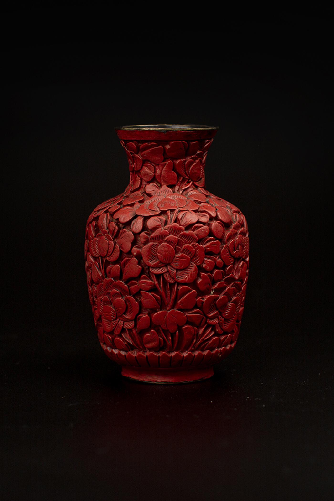 A SMALL CARVED RED LACQUER VASE (1 of 6)