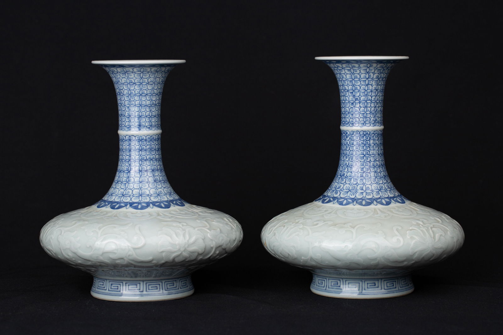 A PAIR OF EXPORT PORCELAIN CARVED WATER CHESTNUT BOTTLE (1 of 5)