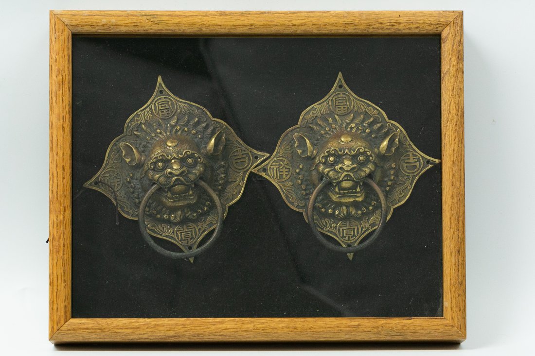 A PAIR OF REPUBLIC OF CHINA LION HEAD COPPER DOOR KNOCK: A PAIR OF REPUBLIC OF CHINA LION HEAD COPPER DOOR KNOCK 20TH CENTURY HEIGHT: 70CM