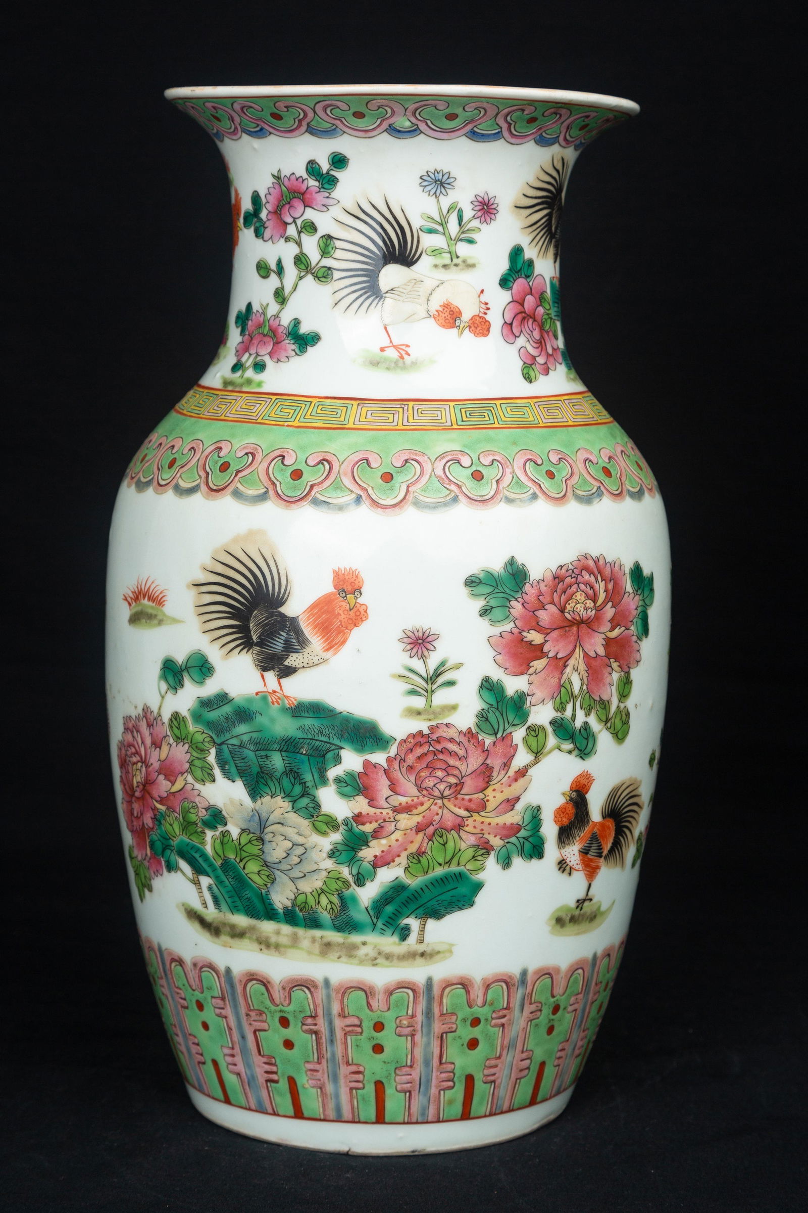 LATE QING DYNASTY FAMILLE ROSE VASE (1 of 5)