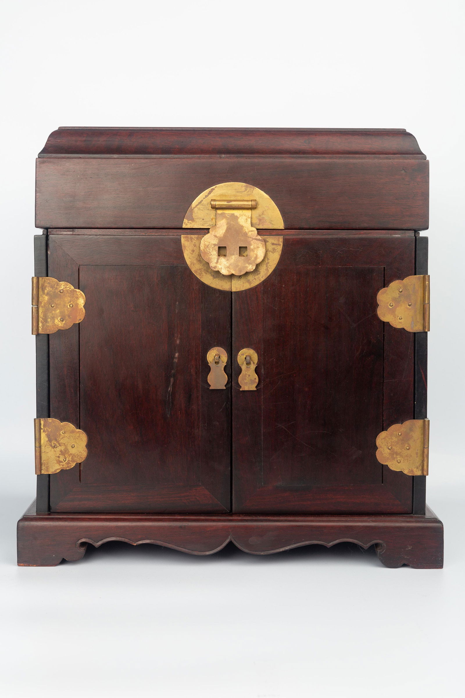 LATE QING DYNASTY OFFICIAL HAT BOX (1 of 6)