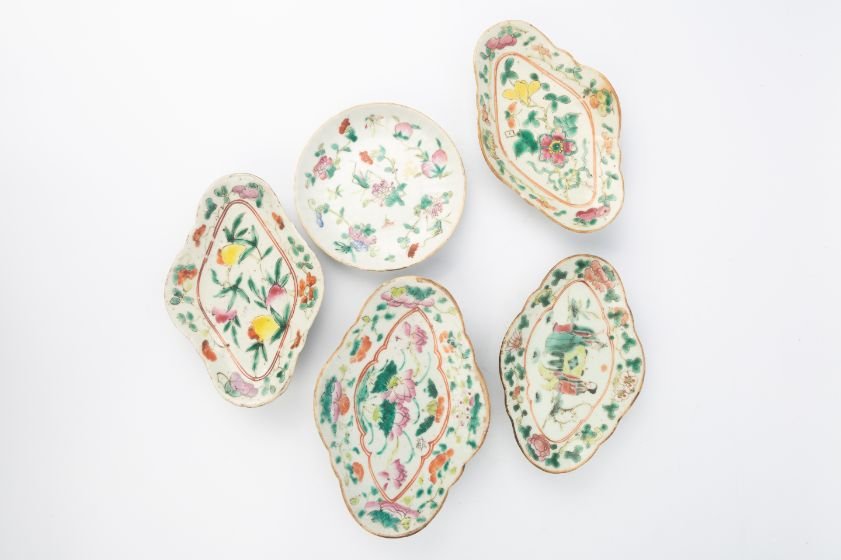 4 EARLY 20TH CENTURY FAMILLE ROSE TRAYS (1 of 1)
