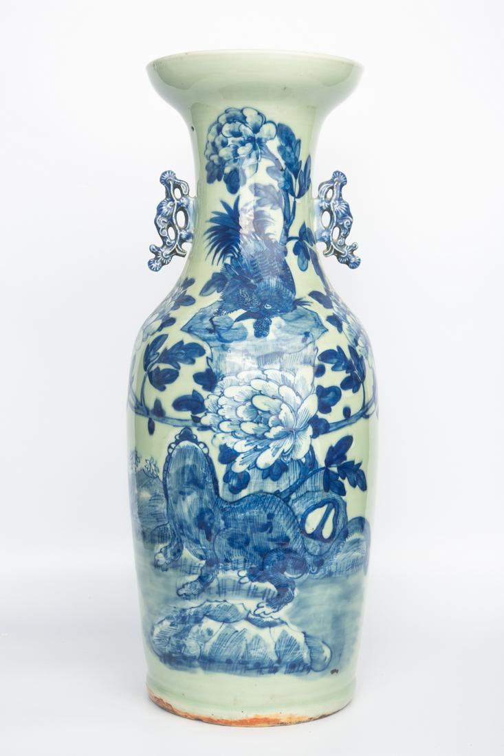 LATE QING DYNASTY BLUE WHITE QILIN PATTERN VASE (1 of 9)