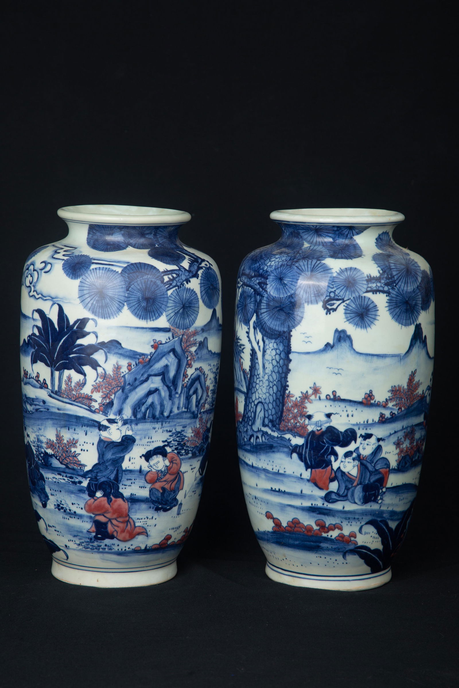 A PAIR OF REPUBLIC OF CHINA BLUE WHITE GLAZED RED VASES (1 of 5)