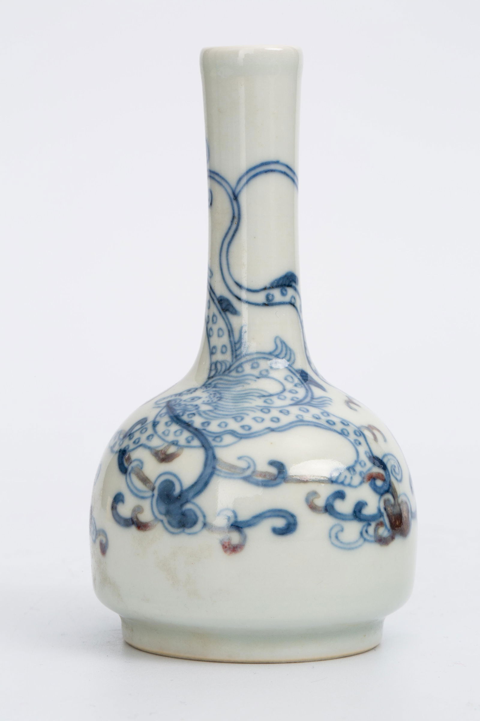 BLUE AND WHITE VASE 'DA QING YONG ZHENG NIAN ZHI' (1 of 6)