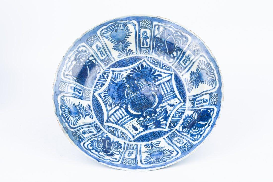MING DYNASTY BLUE WHITE JIXIANG FLORAL PATTERNS PLATE: MING DYNASTY BLUE WHITE JIXIANG FLORAL PATTERNS PLATE