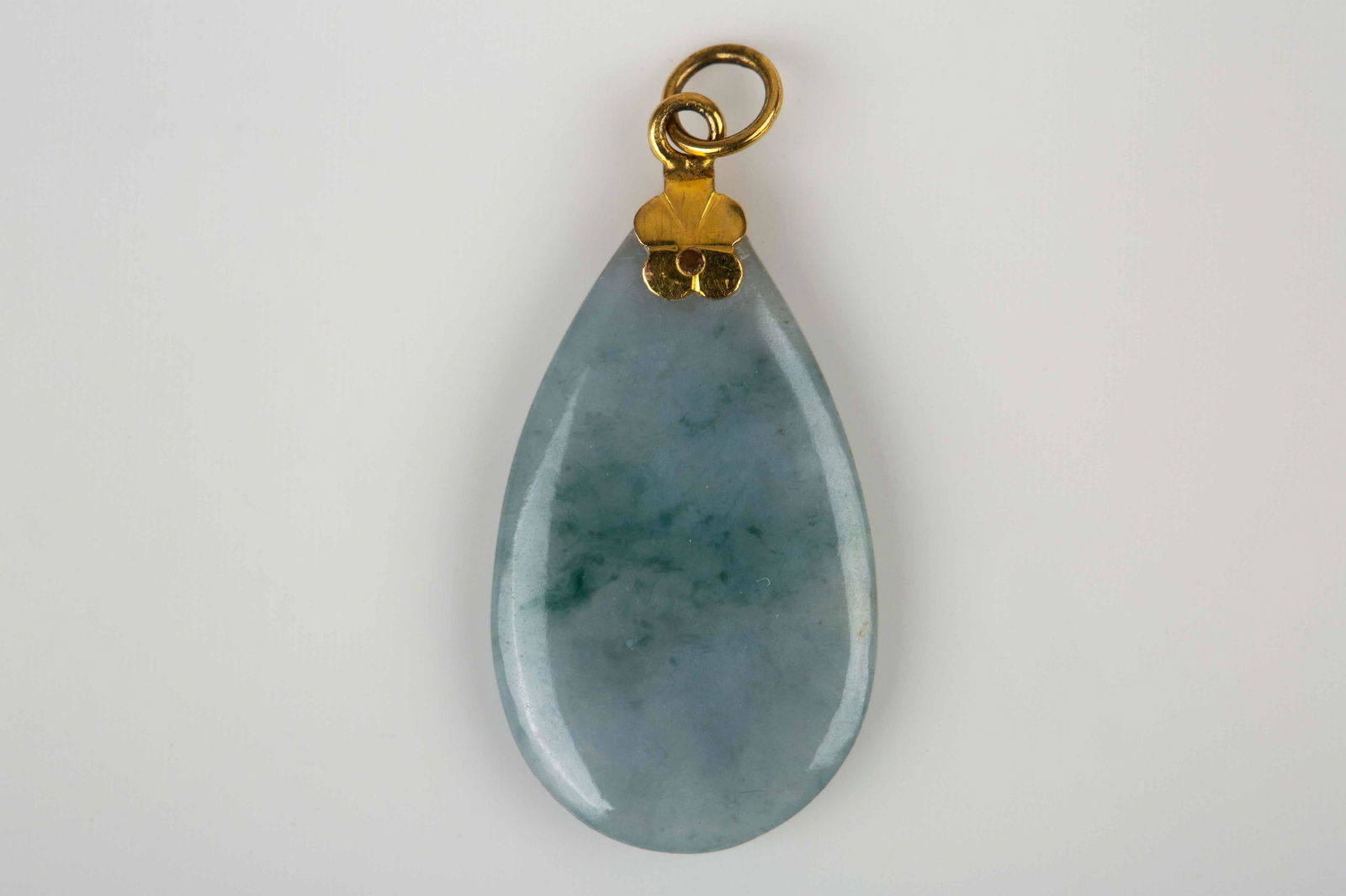 18k gold jadeite pendant (1 of 2)