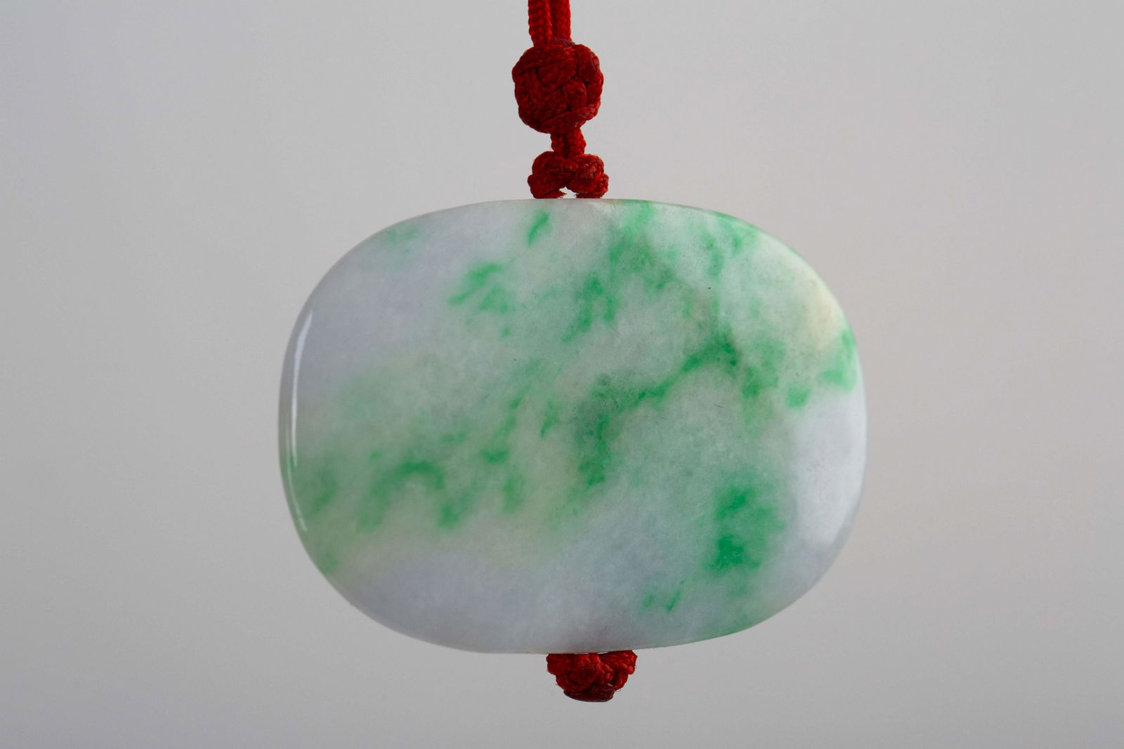 Yangcui pendant, jadeite type A: Yangcui pendant, jadeite type A