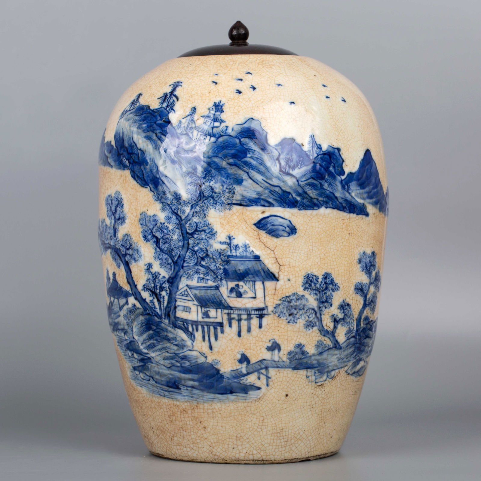 Blue and white wax gourd jar with lid, Xuande year mark (1 of 8)