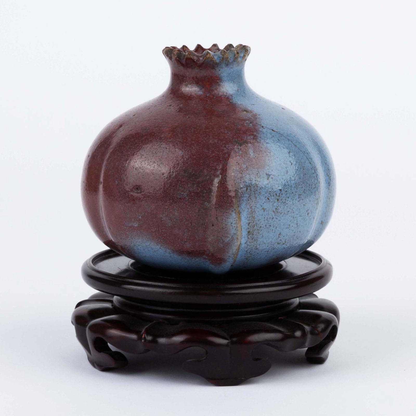 Jun porcelaine pomegranate vessel, Yuan dynasty: Jun porcelaine pomegranate vessel, Yuan dynasty. Size without base: H 10cm, W 11.5cm