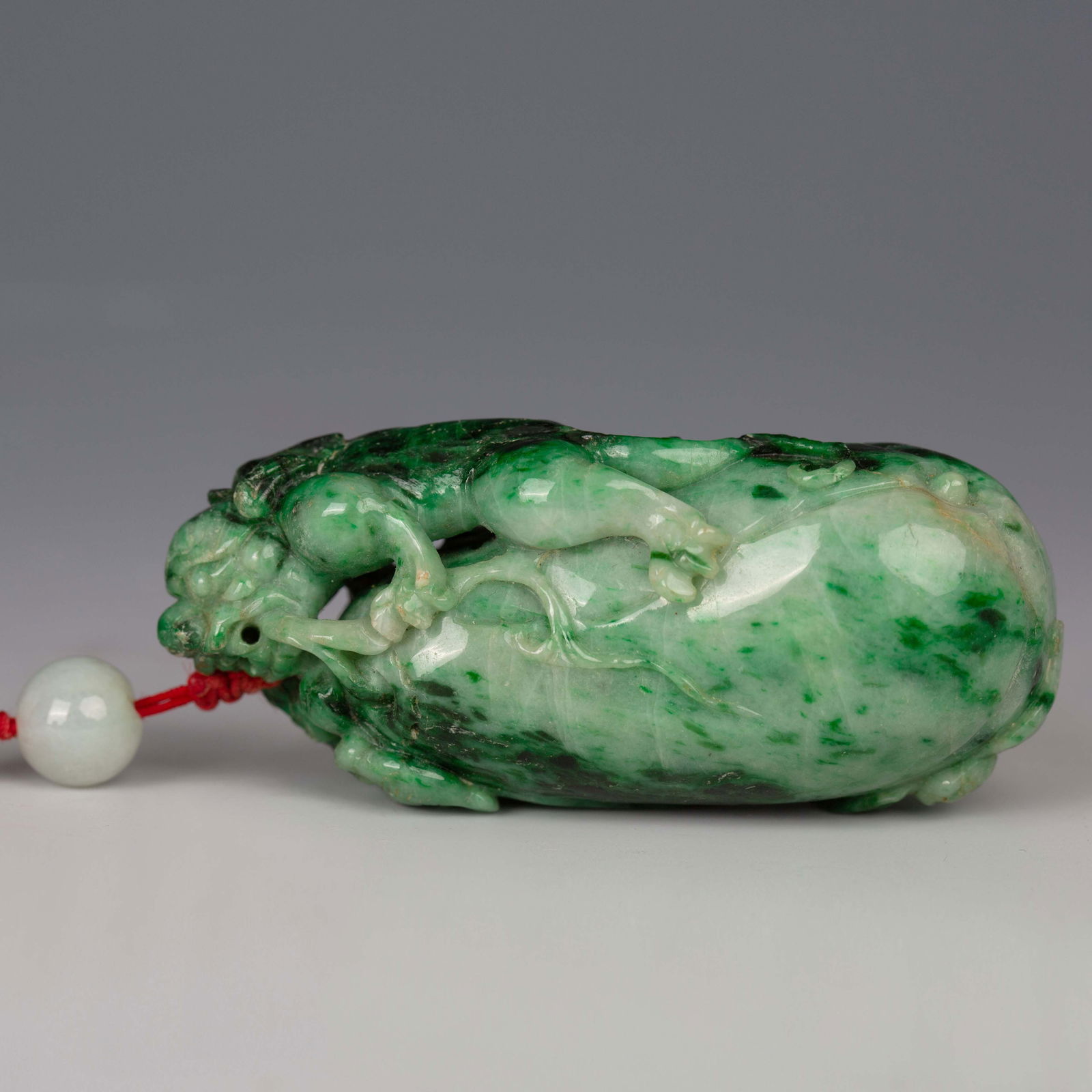 Jadeite mythical animal handheld ornament: Jadeite mythical animal handheld ornament. L 5.6cm, W 2.9cm, Thickness 0.65cm, Weight 20g