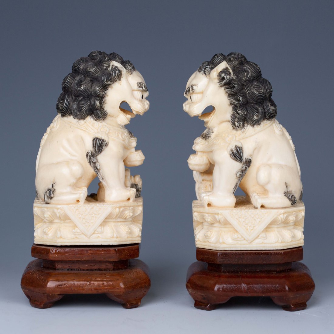 Pair of lions 19th century (1 of 4)