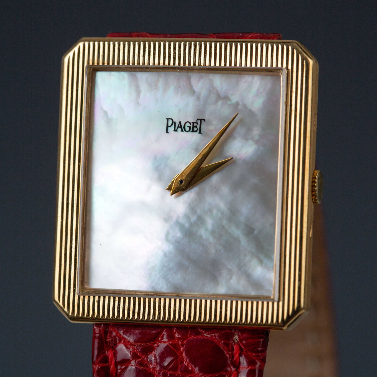 Piaget 18K watch, Mother of Pearl Dial, Leather Strap, Manual winding (1 of 5)