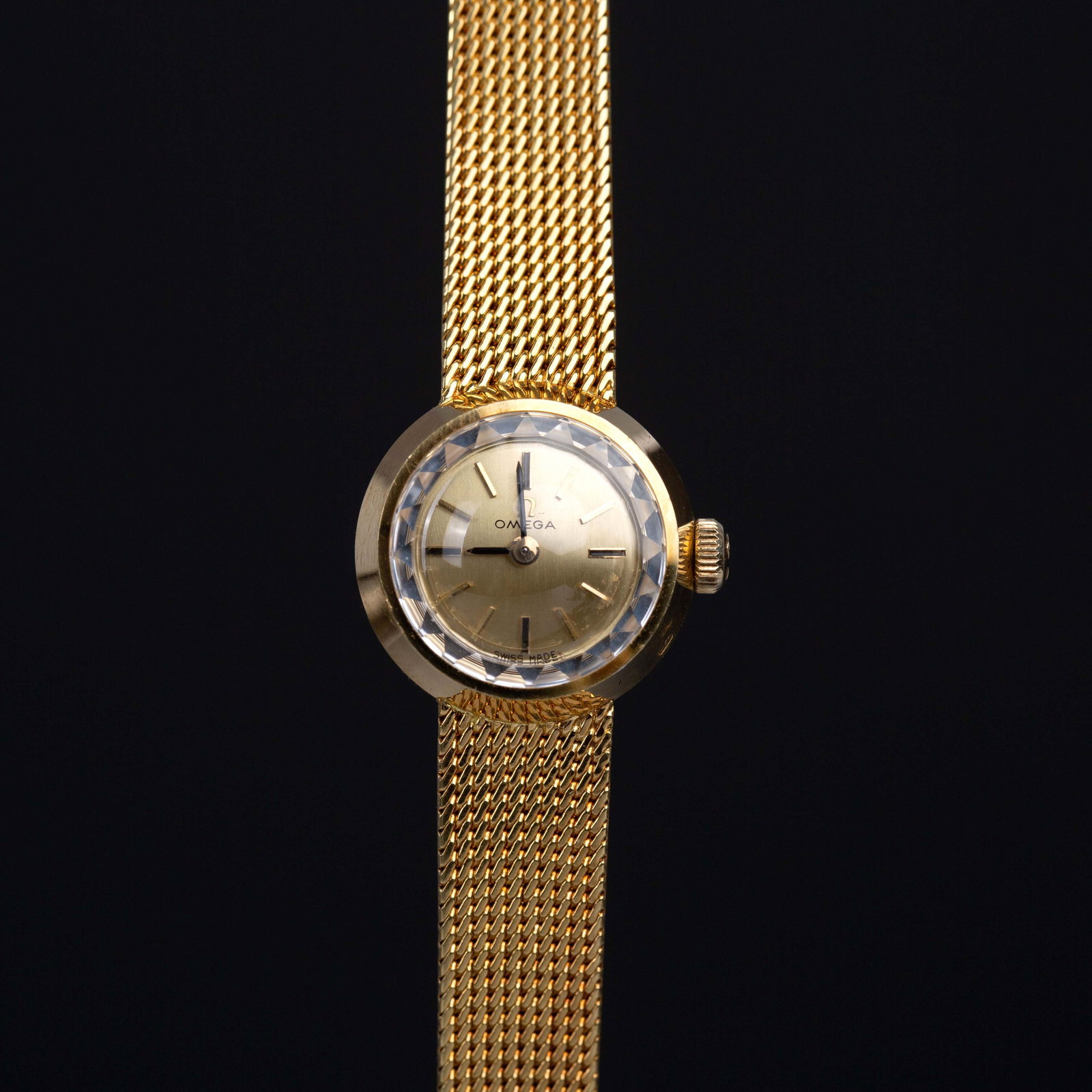 Omega 18k gold 28.79g watch with Certificate of Appraisal (1 of 13)