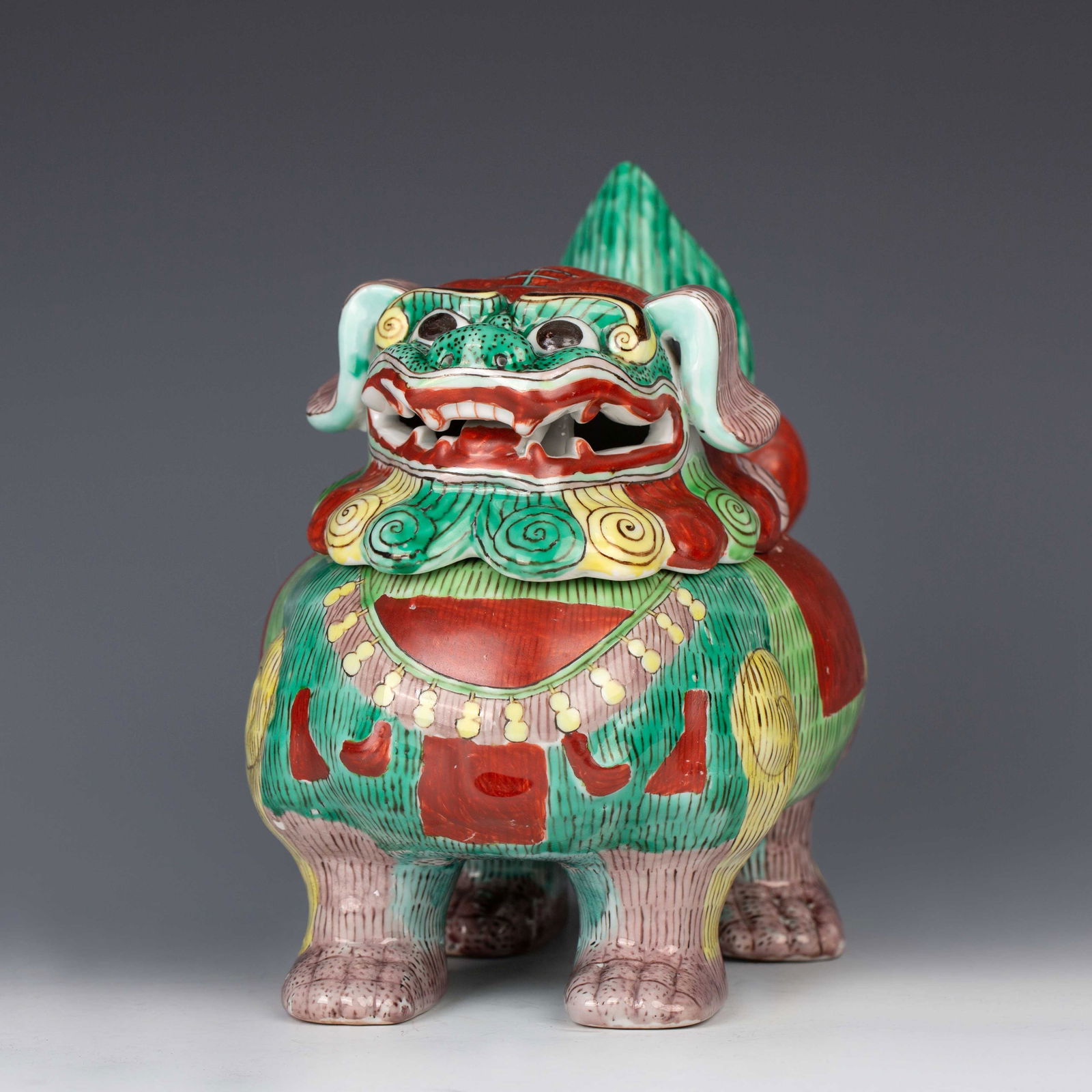 Famille Rose Ceramic Lidded Foo Dog Boxe (1 of 8)