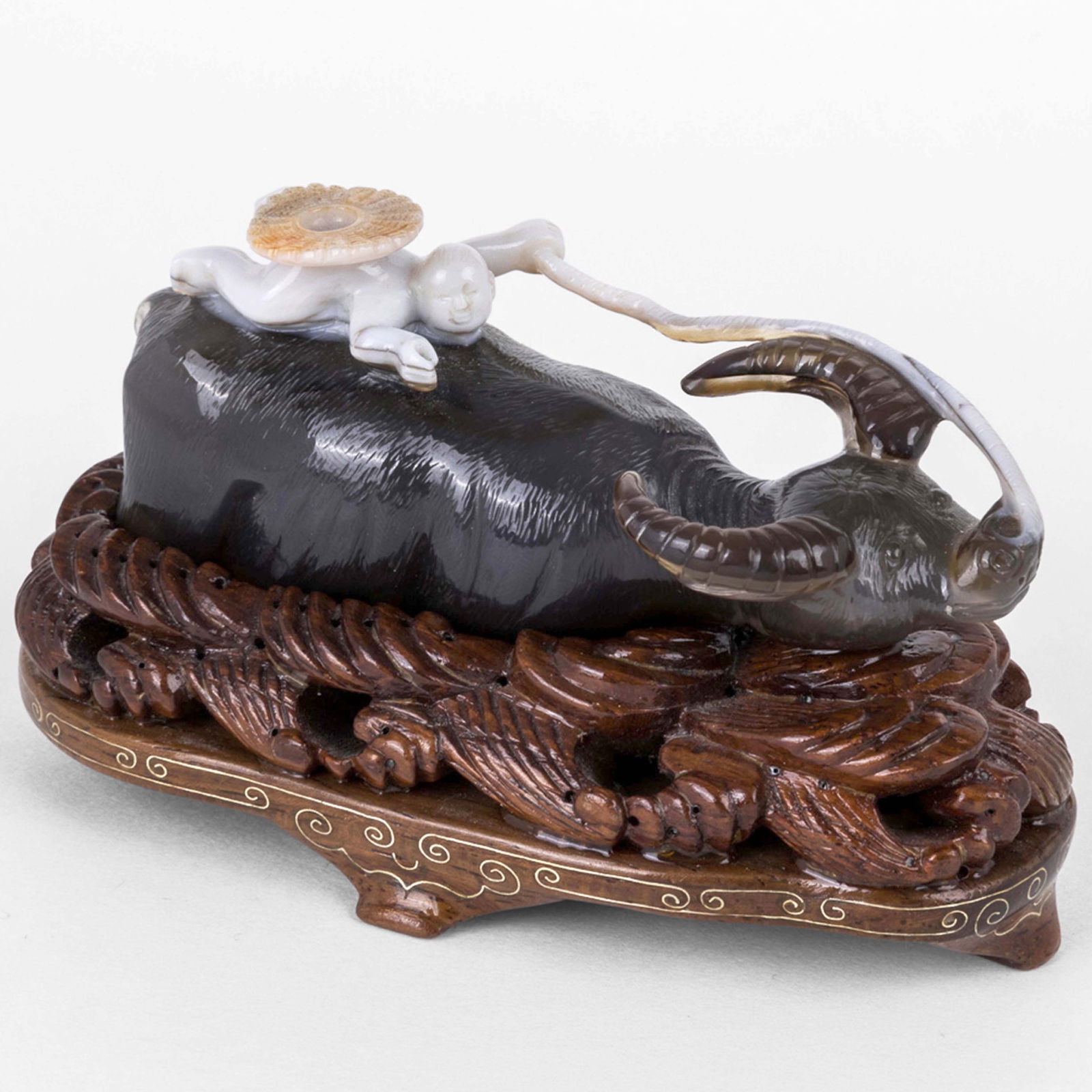 Three-color agate cattle paperweight, Qing dynasty (1 of 4)