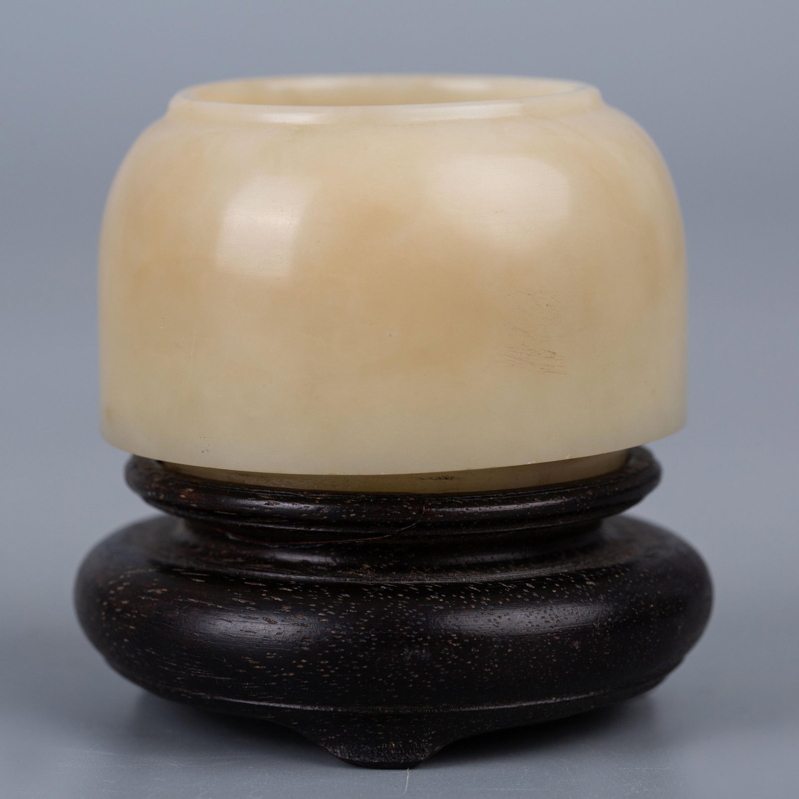 Hetian jade water bowl with red sandalwood base, early Qing dynasty (1 of 7)