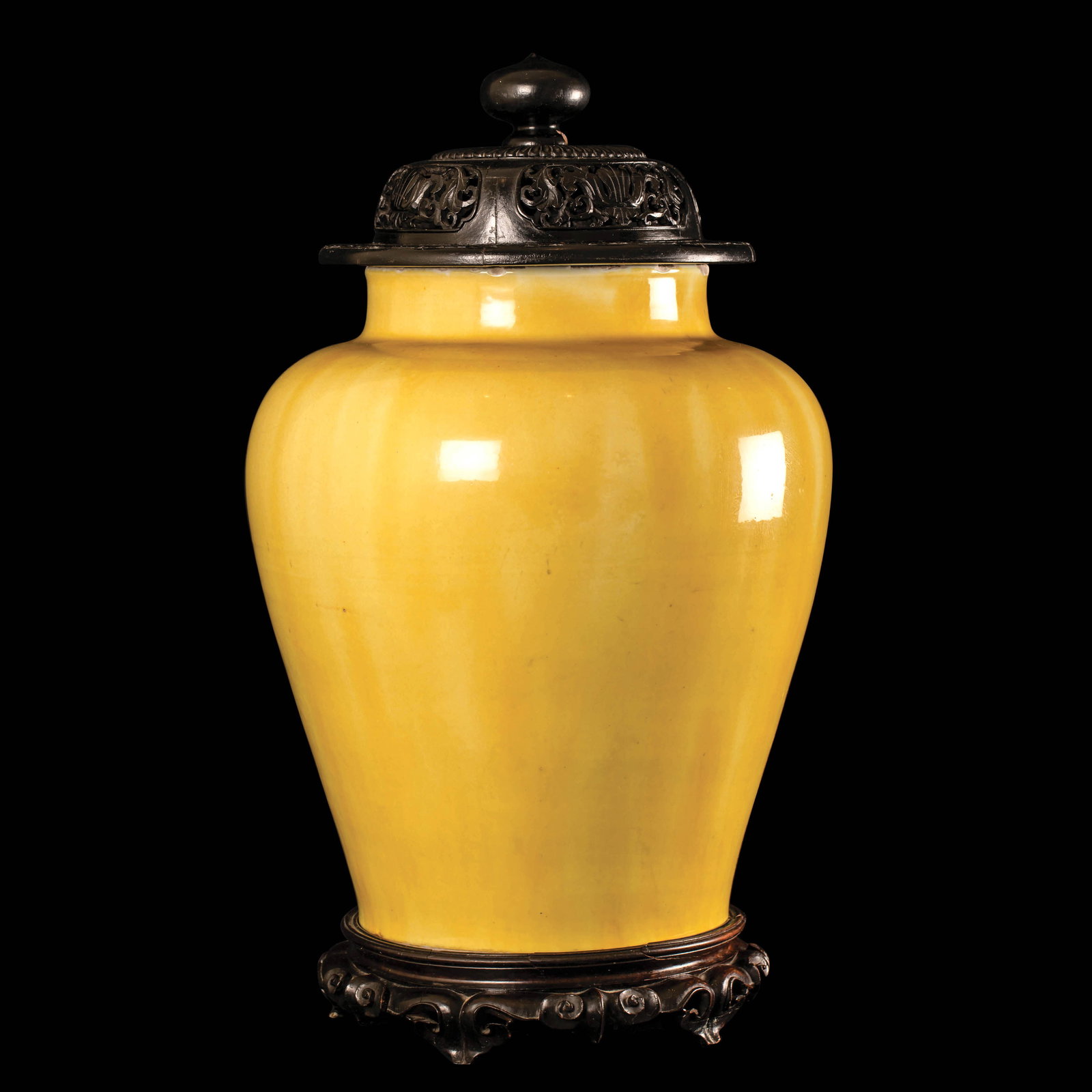 Yellow glazed general jar, Qing Kangxi Year (1 of 7)