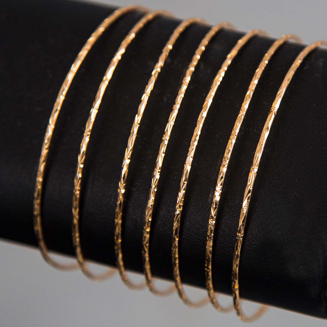 18K Rose Gold Seven-Rings Engraved Bracelet 24.11g (1 of 2)