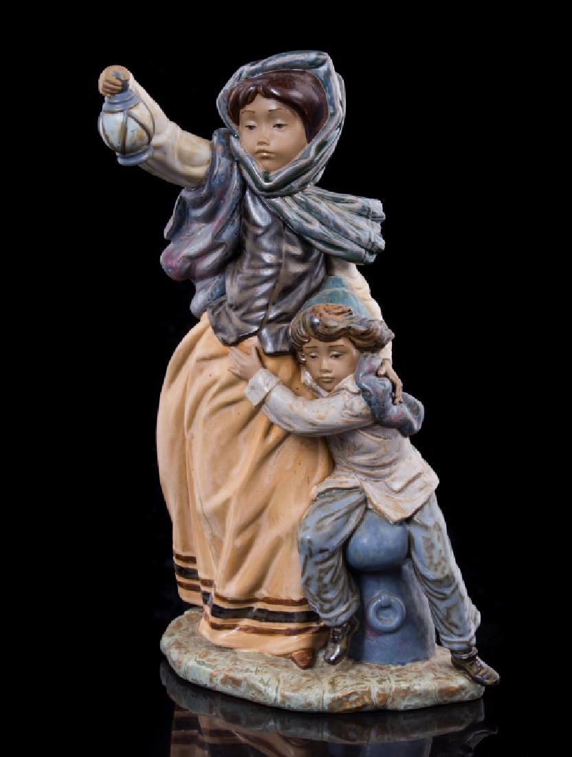 LLADRO  GRESS FIGURE OF WOMEN AND CHILD (1 of 4)