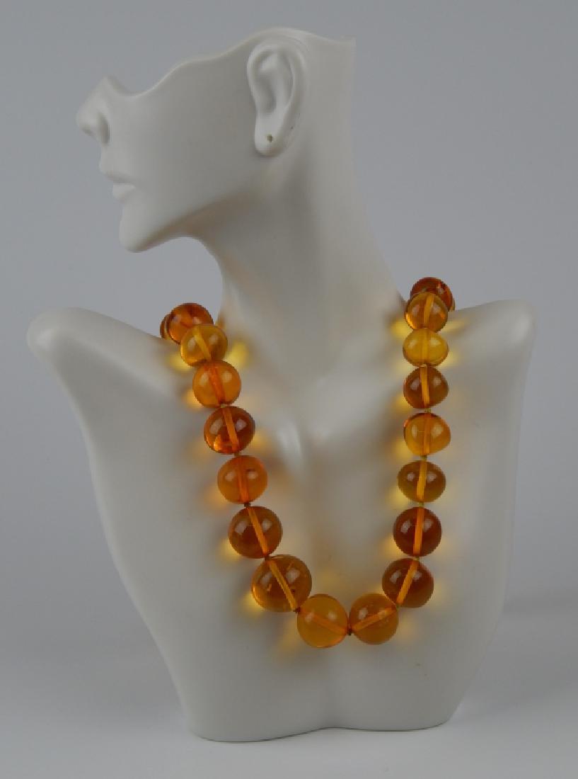 MUSEUM QUALITY BUTTERSCOTCH AMBER BEADED NECKLACE (1 of 2)