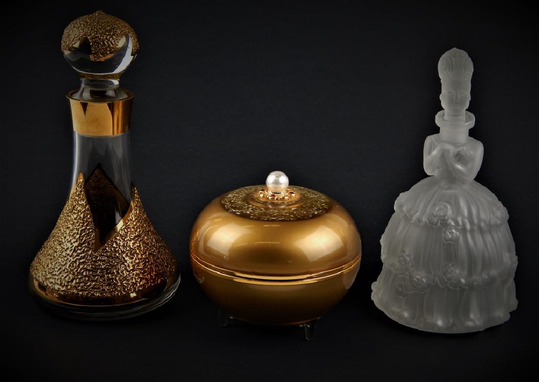 LOT OF THREE WOMEN'S VANITY ITEMS PERFUME POWDER (1 of 6)