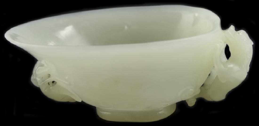 CHINESE WHITE JADE FOO DOGS LIBATION CUP (1 of 6)