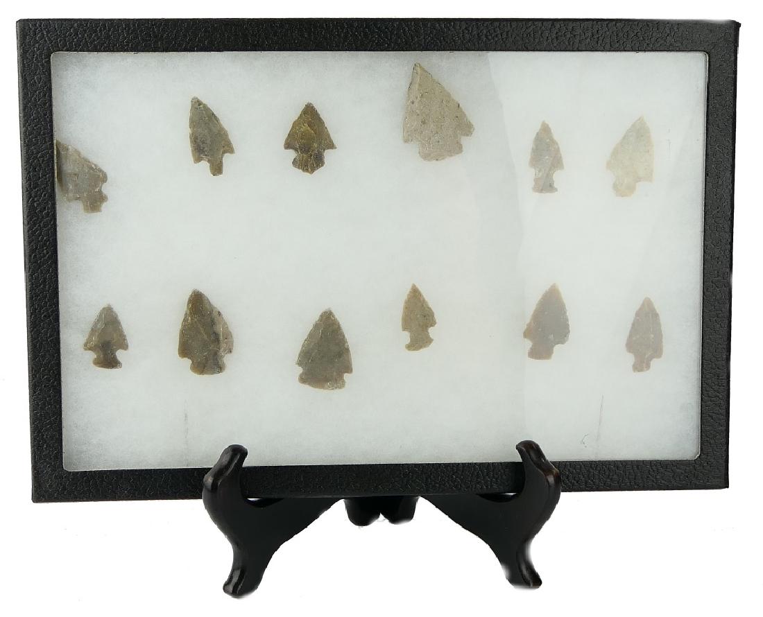 12 NATIVE AMERICAN INDIAN CARVED STONE ARROW HEADS (1 of 9)