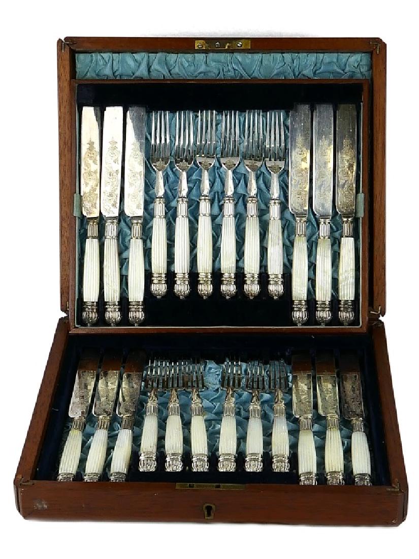 24pc ANTIQUE ENGLISH SILVERPLATE MOP FISH SET (1 of 7)