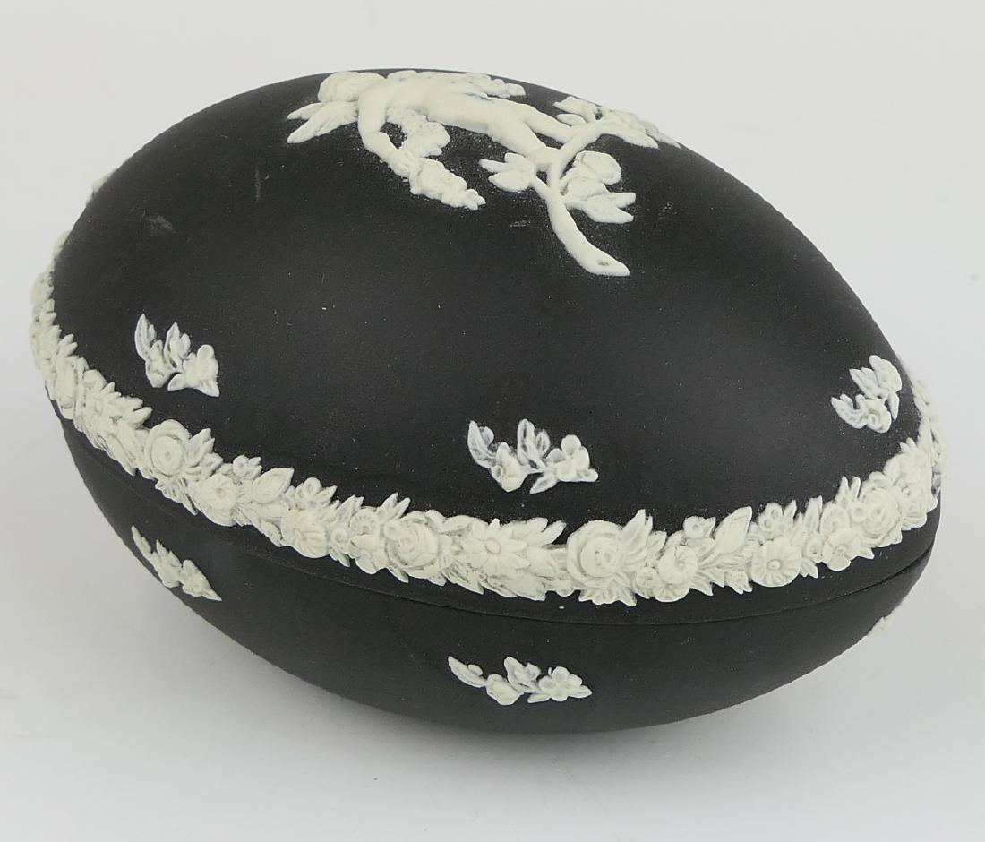 WEDGWOOD BLACK JASPERWARE EGG TRINKET BOX (1 of 4)