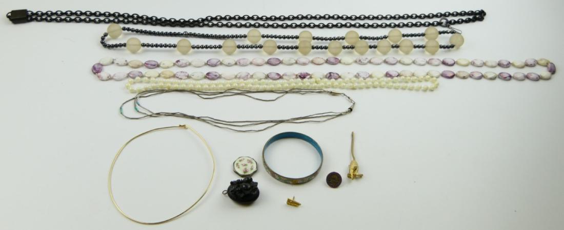 12 PIECES VINTAGE COSTUME JEWELRY ITEMS (1 of 5)