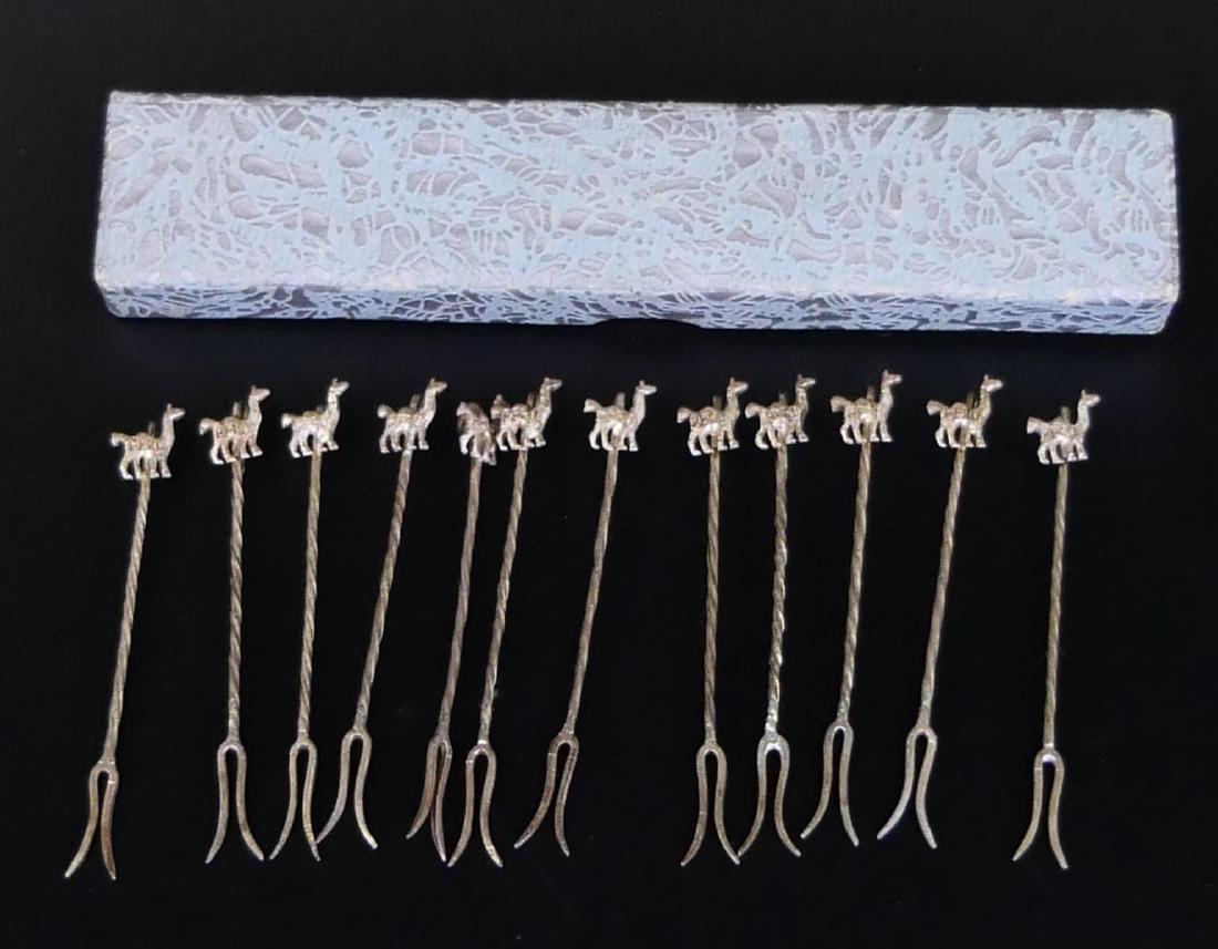 12 PERU STERLING LLAMA H HORS D' OEUVRE FORKS (1 of 4)