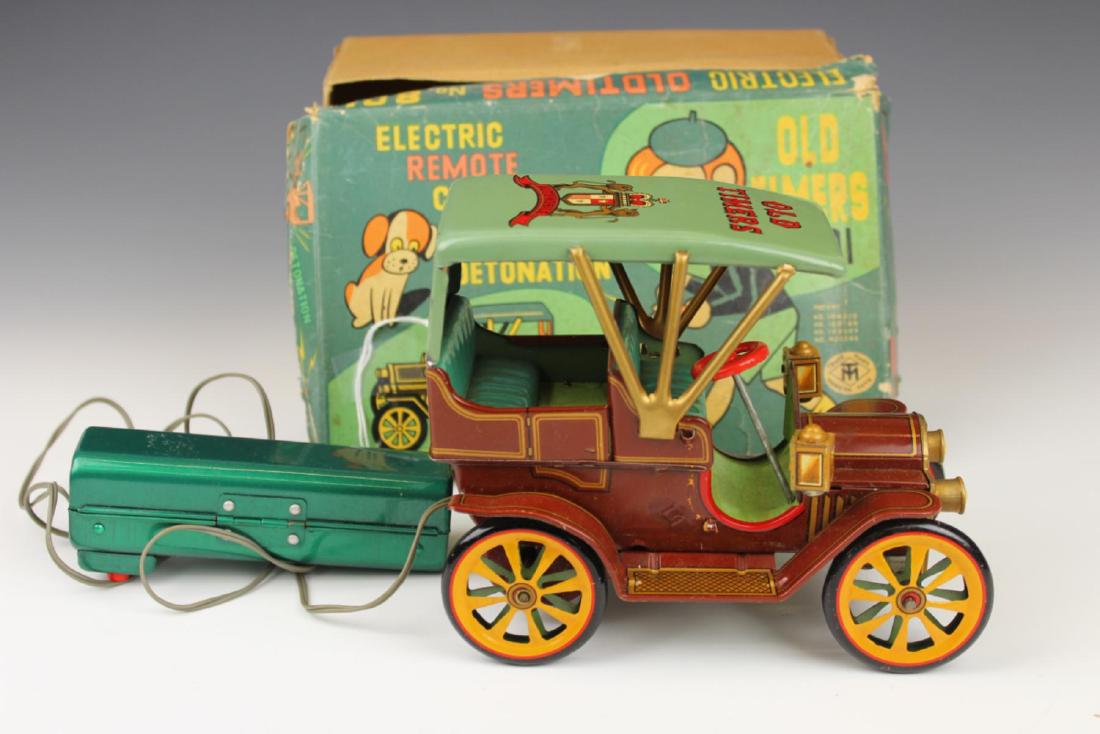 VINTAGE OLD TIMERS ELECTRIC REMOTE TIN CAR (1 of 1)