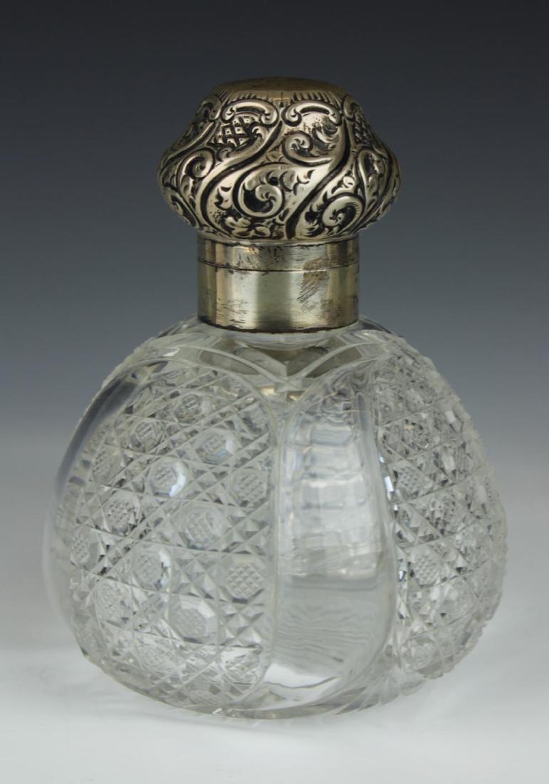 ANTIQUE ENGLISH STERLING SILVER PERFUME BOTTLE (1 of 5)