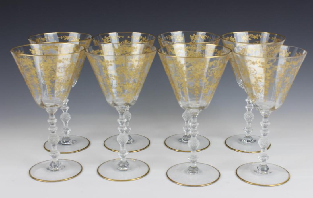 (8) CONTINENTAL CRYSTAL GOLD GILT WINE GLASSES: Continental crystal wine glasses. Measures 7" height.