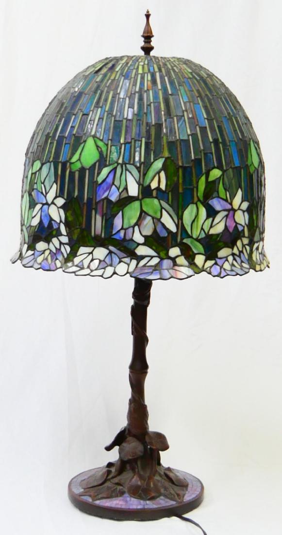 TIFFANY STYLE ART NOUVEAU GLASS & BRONZE LAMP (1 of 6)