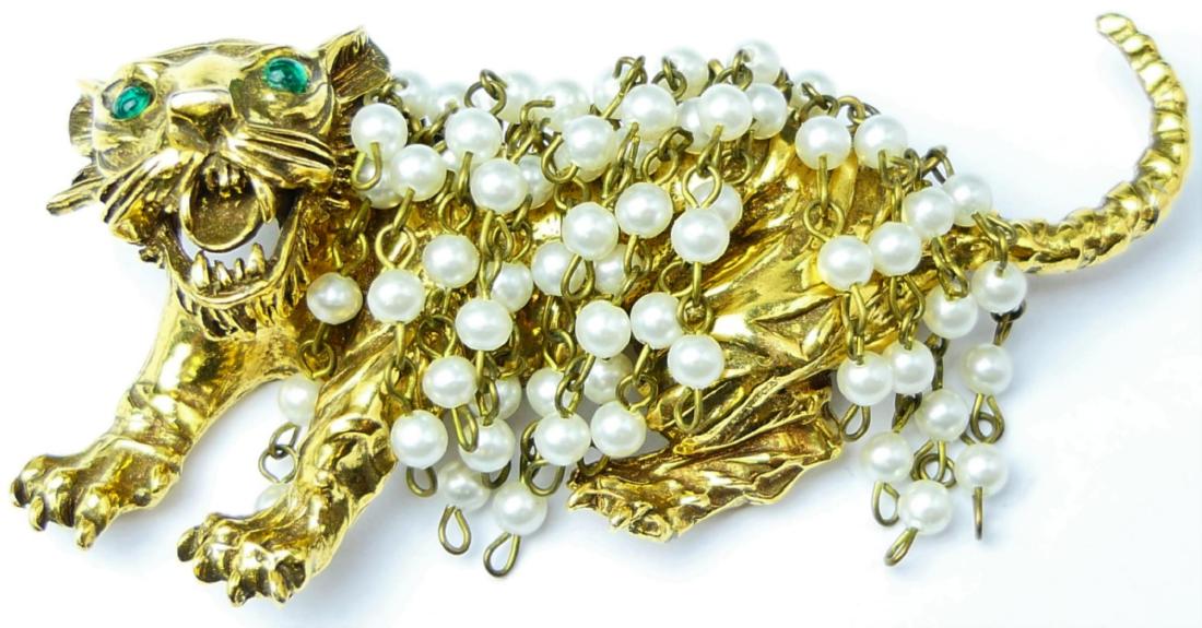 VINTAGE PAULINE RADER LARGE LIONESS PIN FAUX PEARL (1 of 5)