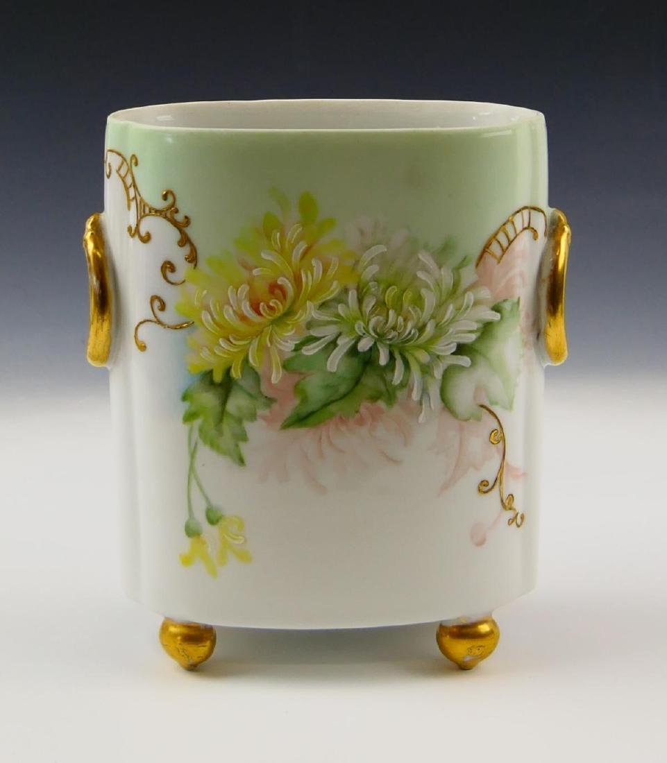 ANTIQUE Wm GUERIN LIMOGES OVAL FLORAL VASE SIGNED: Antique hand painted William Guerin Limoges French porcelain ovoid form cache pot vase. Has lovely pink and yellow chrysanthemum floral design. Late 19th to early 20th century. Measures approx. 6 3/4"