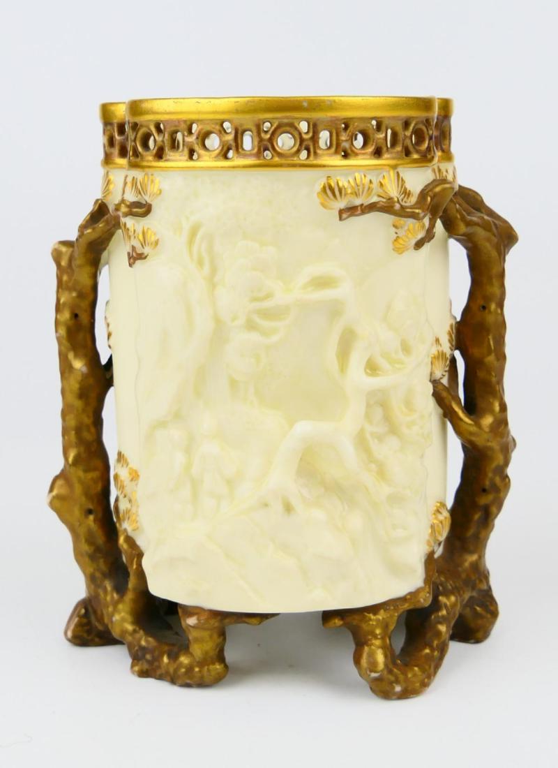 ANTIQUE ROYAL WORCESTER PORCELAIN CHINOISERIE VASE: ANTIQUE ROYAL WORCESTER PORCELAIN CHINOISERIE VASE, measures 5" height.