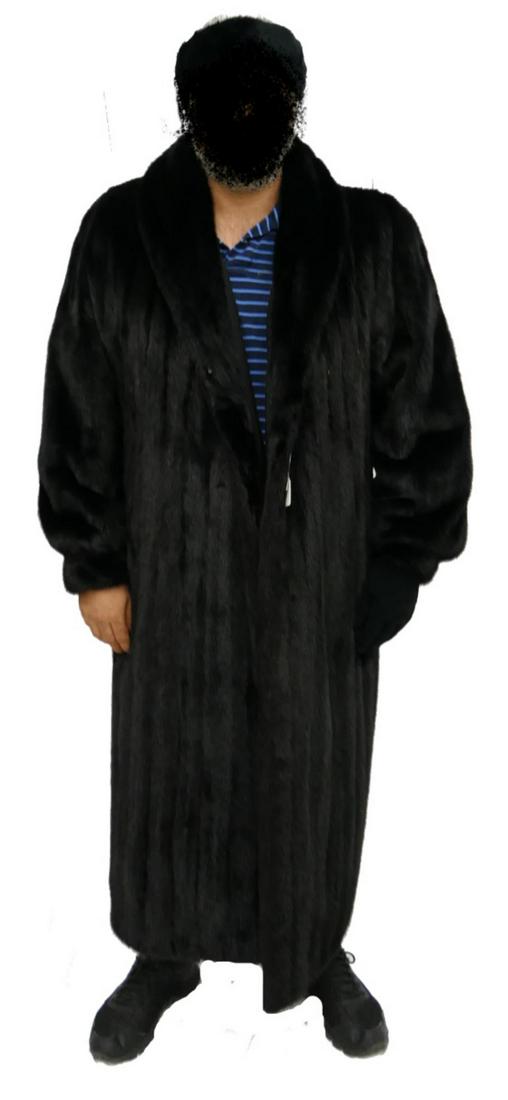 FABULOUS FULL LENGTH MINK COAT FROM MACYS: Property of a Palm Beach lady, in like new condition cold storage kept. Softest pelts we have ever seen. Paid $7500 for this coat about 12 years ago from Macys fur vault. . Third party shipping requir