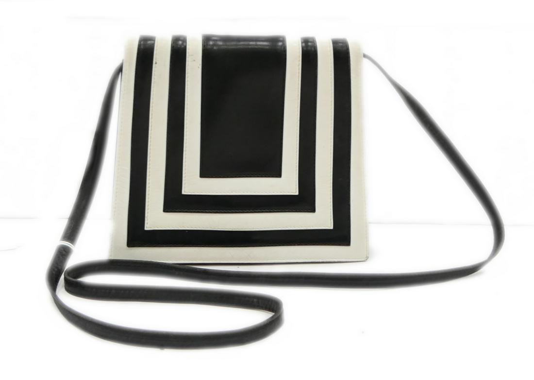 VALLENTINO ADORABLE VINTAGE BLACK & WHITE PURSE (1 of 4)