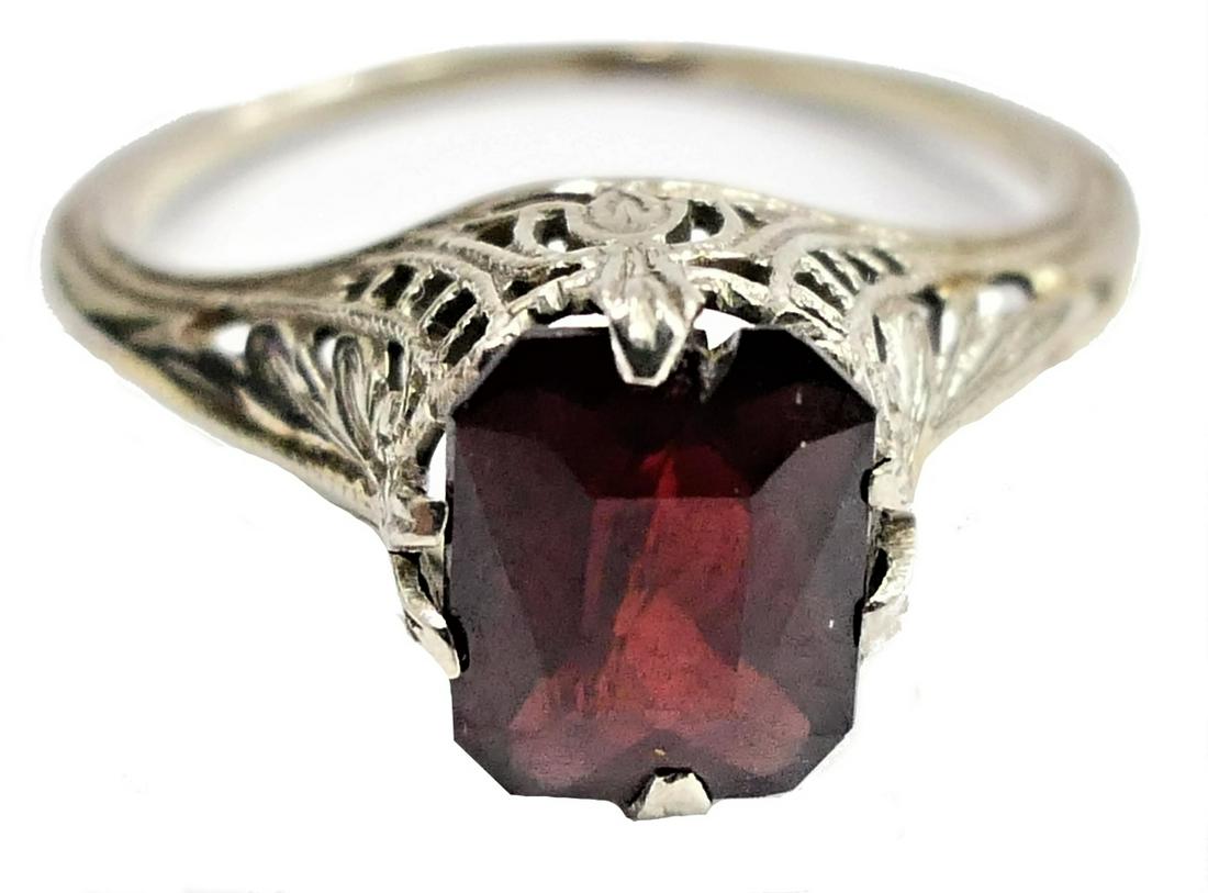 VICTORIAN 10KT W GOLD & GARNET LADIES RING: Size 6, with large garnet in a reticulated gold ring base. Total weight 2.5 grams. Third party shipping required