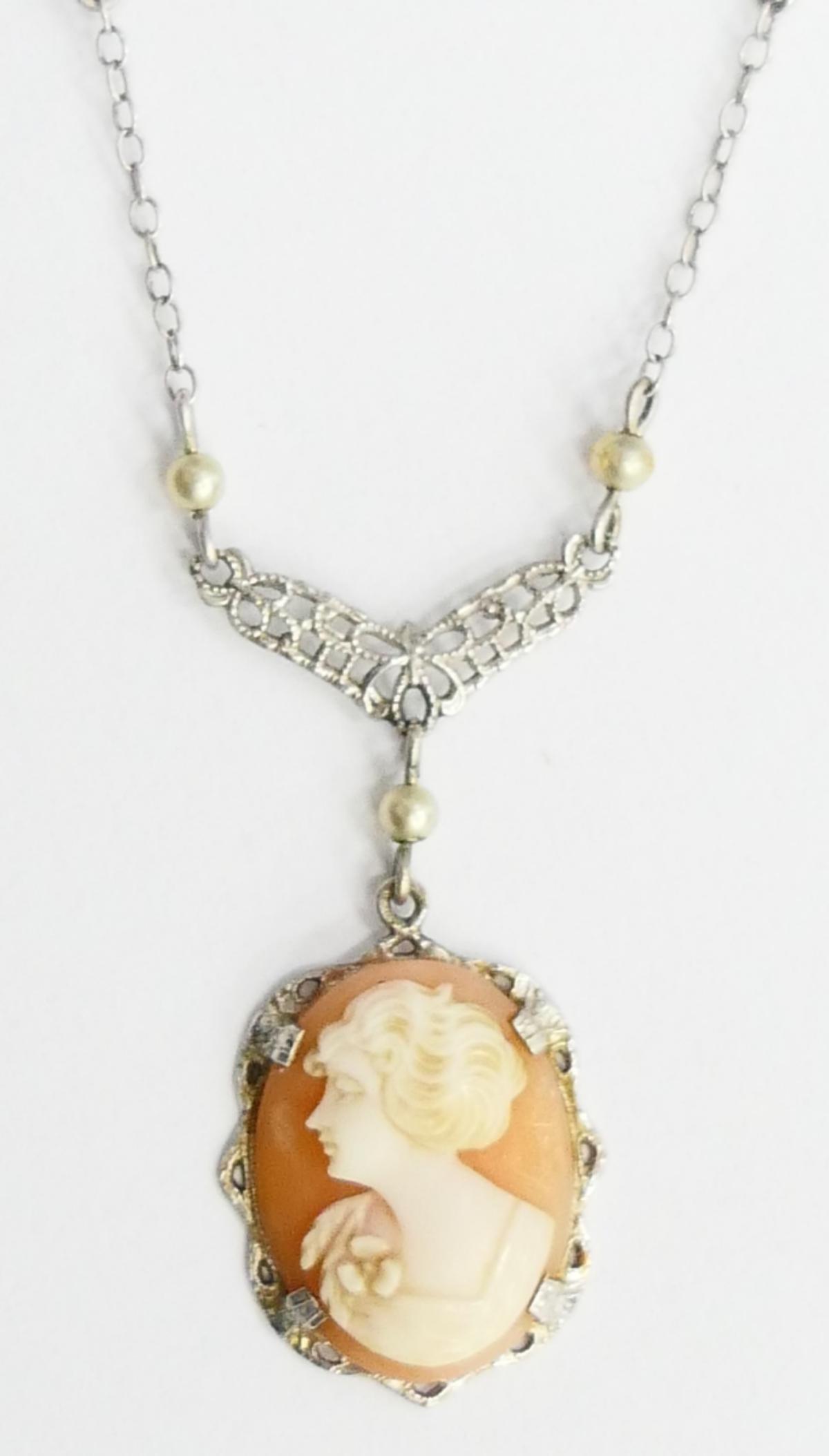 VICTORIAN 10KT W GOLD CAMEO LADIES NECKLACE: Chain measures 16" long, small shell cameo pendant, very good condition. Circa 1900. Total weight 2.5grams. Third party shipping required
